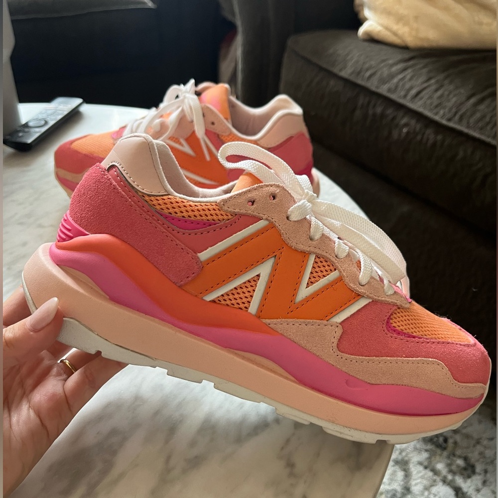 GREAT CONDITION - worn once. New Balance 5740 in Pink/Peach Glaze.